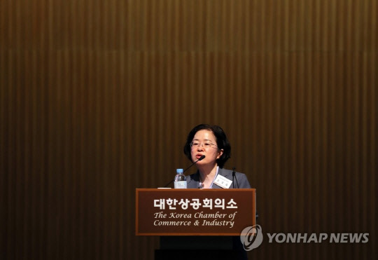 조성욱 공정위원장(사진)이 22일 오전 서울 중구 소재 대한상공회의소에서 열린 CEO조찬 간담회에서 '공정한 시장경제 생태계 조성을 위한 공정위 정책방향'을 주제로 한 강연에서 말하고 있다. 연합뉴스